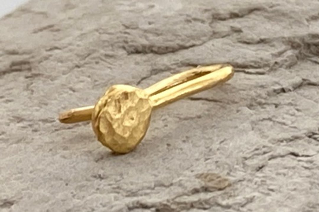 Small full moon ◇ Thick pure gold pierced earrings without welding ◇ K24 Pure Gold Full Moon ◇ Pure gold pierced earrings/hook clip ◇ One ear - 耳环/耳夹 - 其他金属 