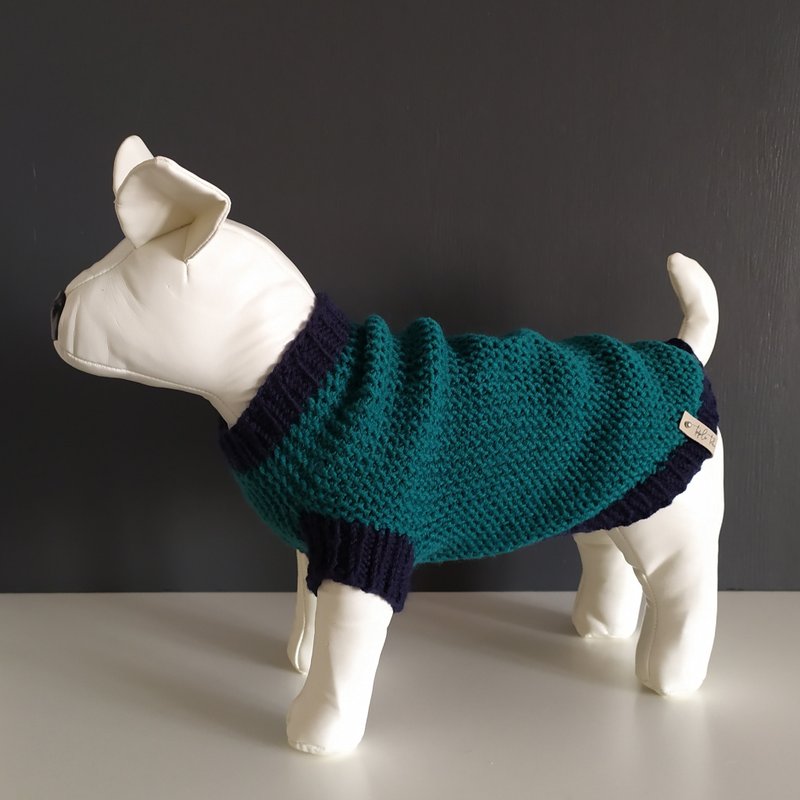 Handmade knitted warm sweater for dog - 衣/帽 - 其他材质 多色