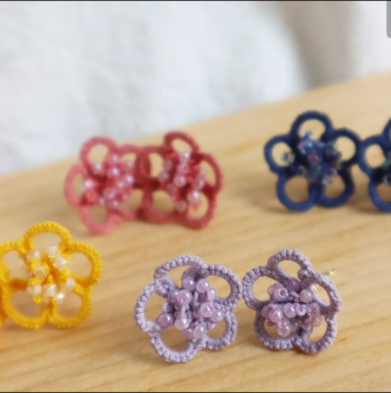 花影 蕾丝梭编耳环 - 耳环/耳夹 - 绣线 