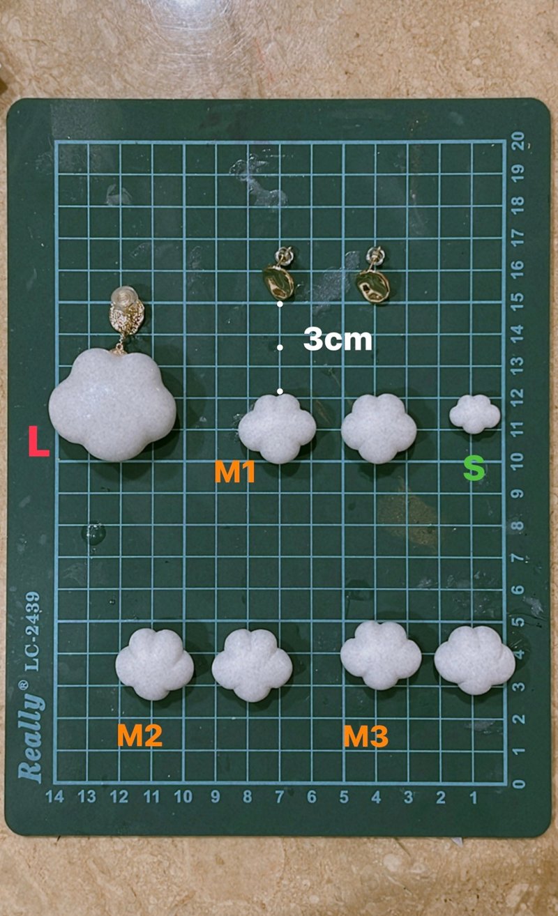 CHC.felicitas 手工艺品订制下单 | 云朵耳环 真无痛耳夹 立体澎 - 耳环/耳夹 - 树脂 多色