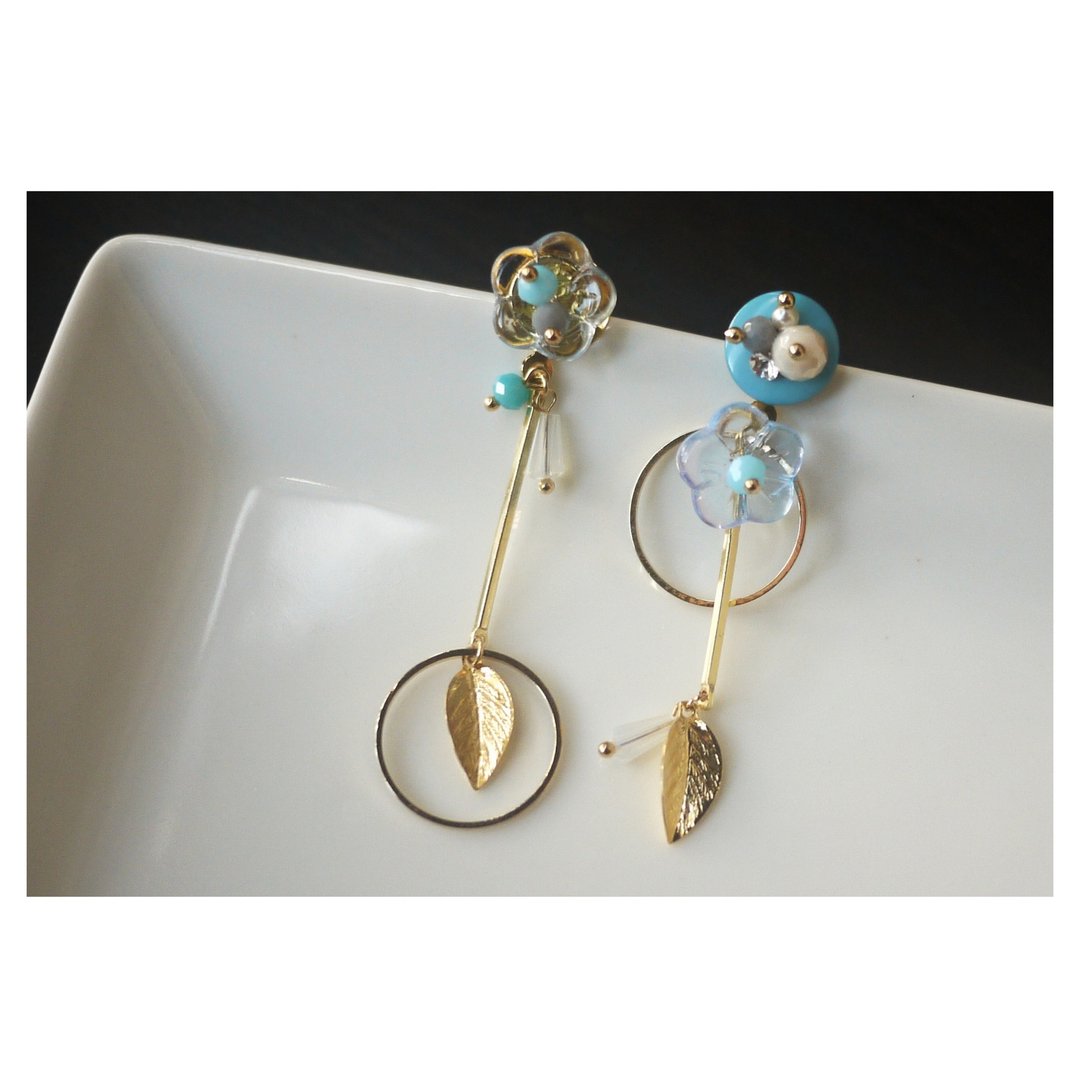 奇幻爱丽丝 - 女孩 | 不对称 | 穿式耳环 | pierced earrings - 耳环/耳夹 - 其他材质 多色