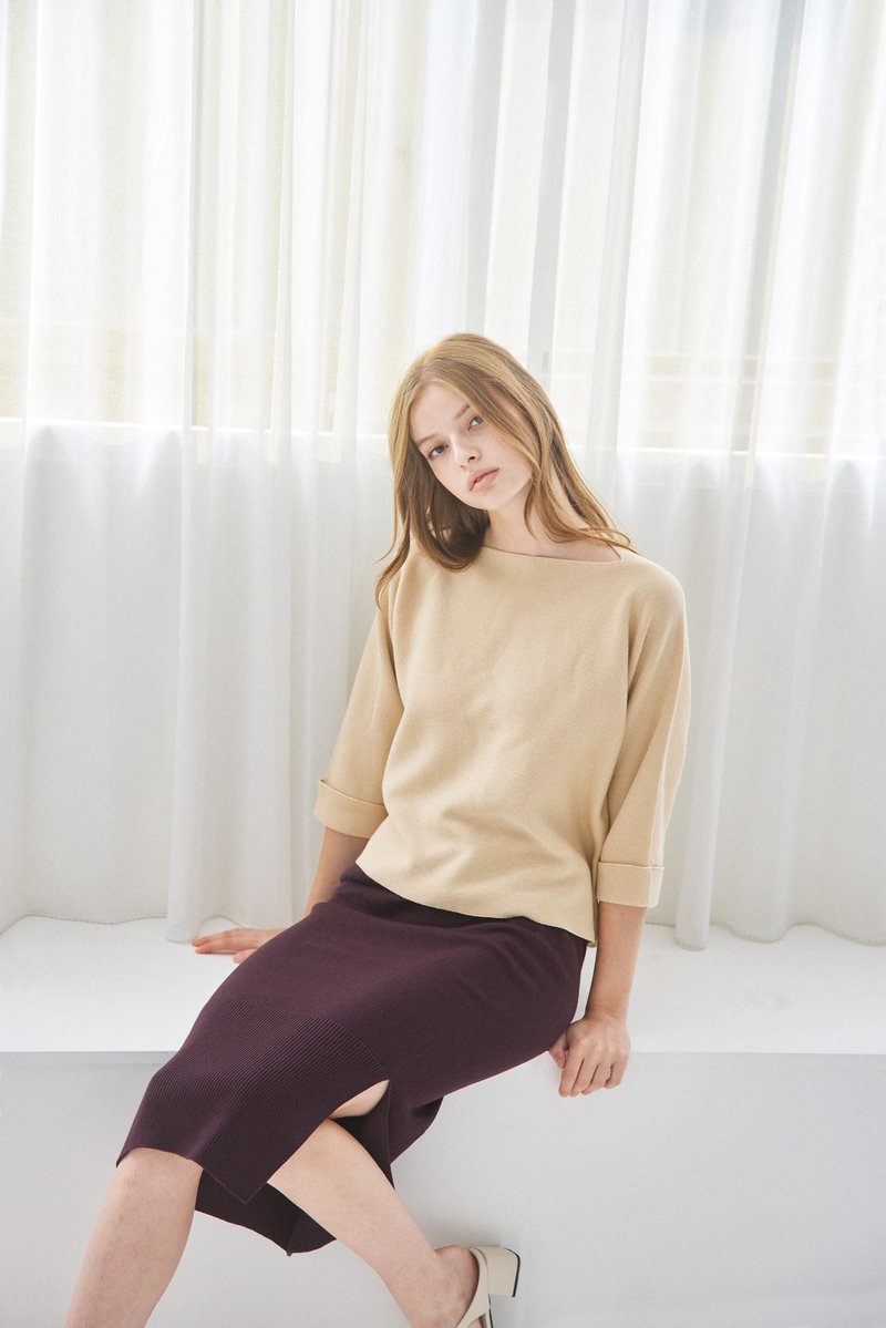 EVOPURE+ IVY 牡蛎纱无缝针织开叉及膝裙-酒红 - 裙子 - 其他材质 红色