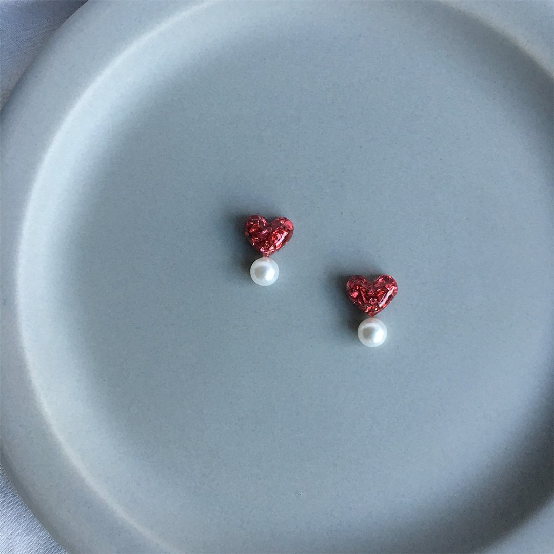 红色亮片爱心珍珠耳环 (316耳针 / 耳夹) (附饰品礼盒) - 耳环/耳夹 - 树脂 红色