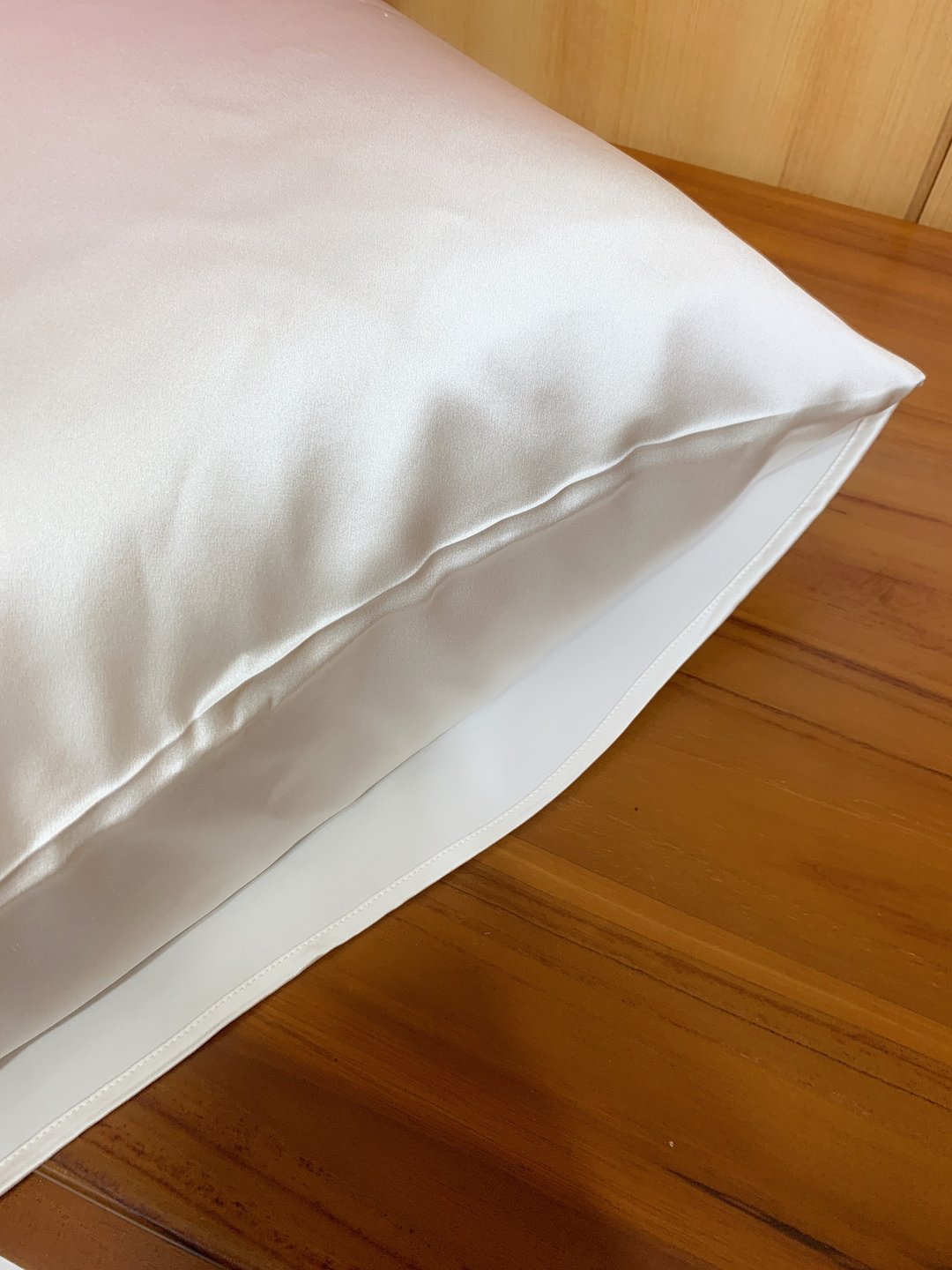 Flat 135 X 台湾设计师 100%silk 蚕丝枕头套 专属定制化 绣字 - 枕头/抱枕 - 羊毛 粉红色