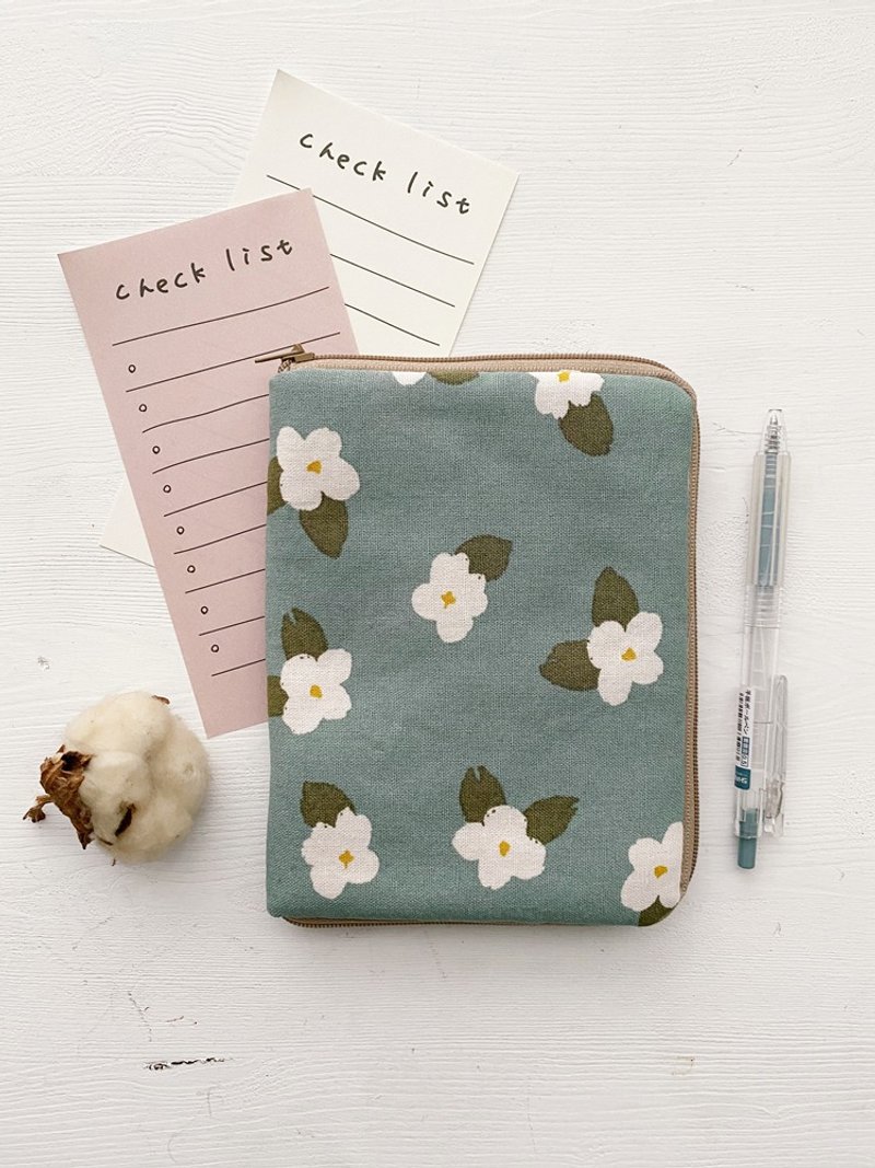 hairmo 奶油花拉链笔袋手帐松饼包-绿(a6手帐.中性笔) - 铅笔盒/笔袋 - 棉．麻 绿色