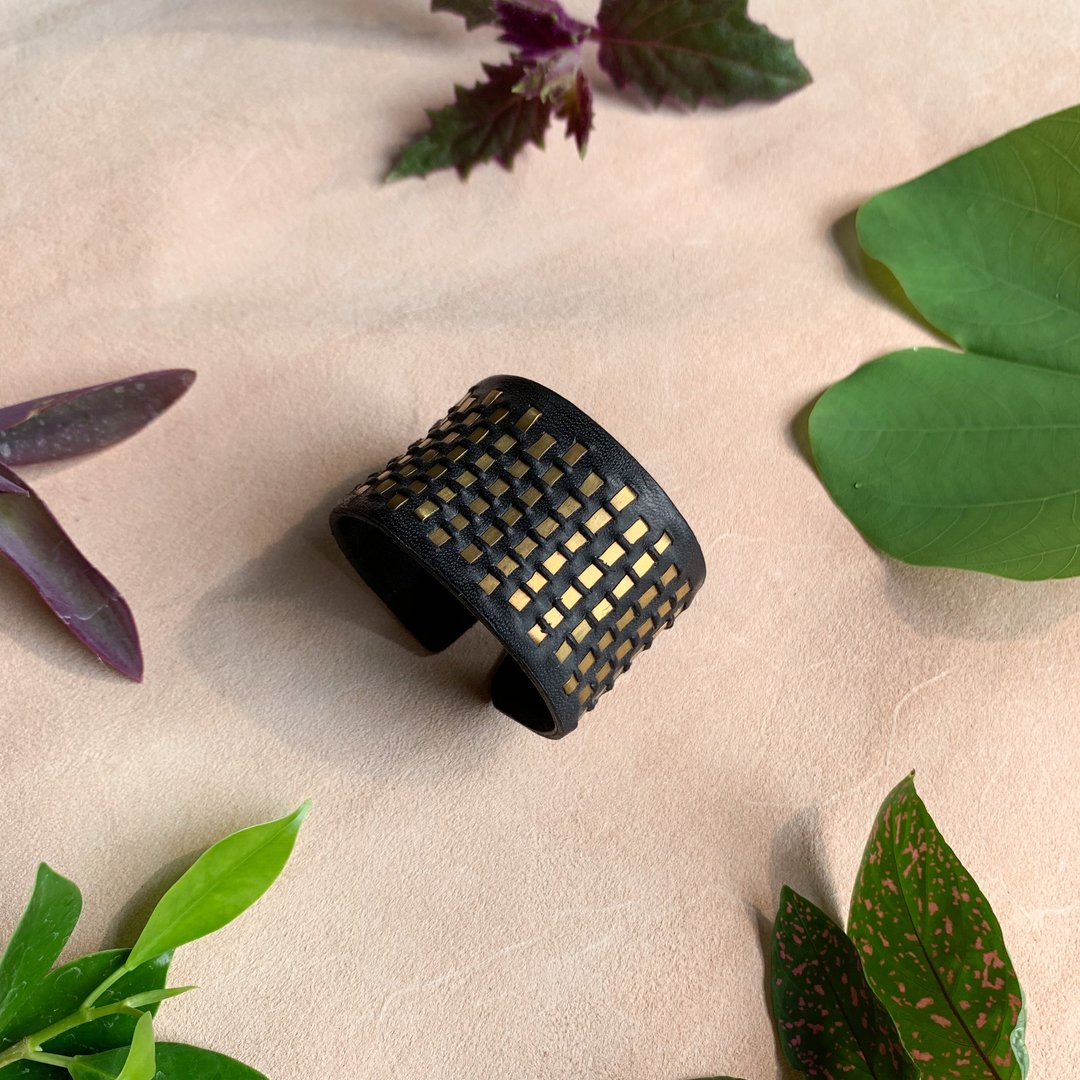 Pagoda Cuff / Leather cuff / Tribal Bracelet - 手链/手环 - 真皮 黑色