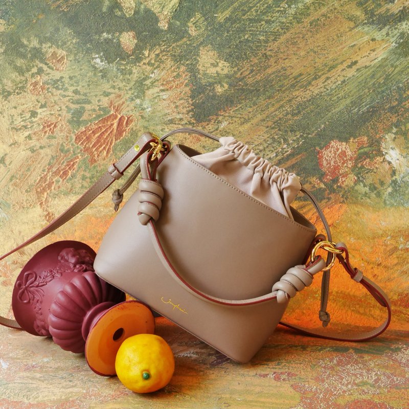 真皮包包 Fuji Bucket Bag 束口袋 / Taupe Nappa Leather 真皮 - 束口袋双肩包 - 真皮 卡其色