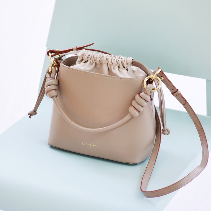 【泰国包】Fuji Bucket Bag 水桶包 / Taupe Nappa Leather 真皮 - 相机包/相机袋 - 真皮 卡其色