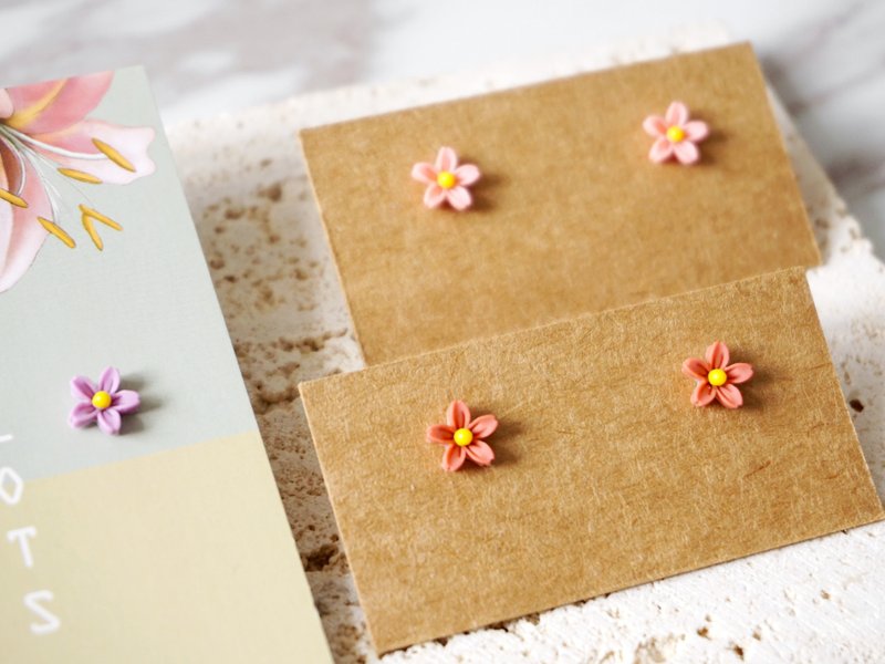 小花耳环 干燥花 永生花 耳钉 | 简约设计 | 生日礼物 - 耳环/耳夹 - 塑料 