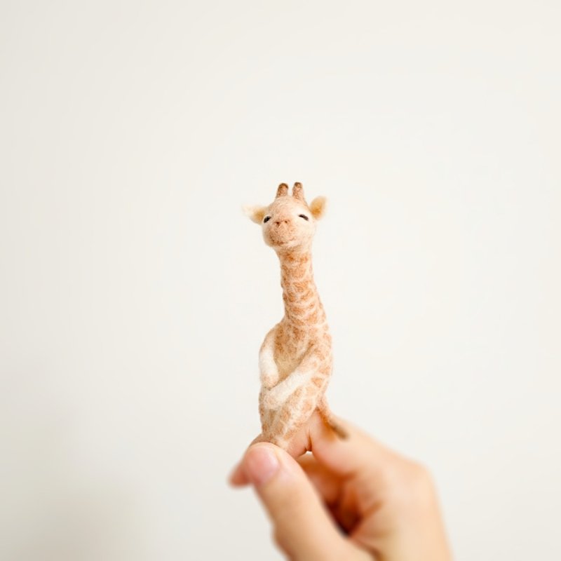 放松的长颈鹿 吉拉法 Giraffa 羊毛毡 - 玩偶/公仔 - 羊毛 多色