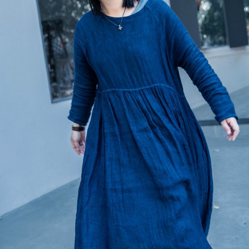 等自由的風 | 天然植物藍染 真絲亞麻提花質料 圓領長款寬鬆洋裝 - 洋装/连衣裙 - 棉．麻 蓝色