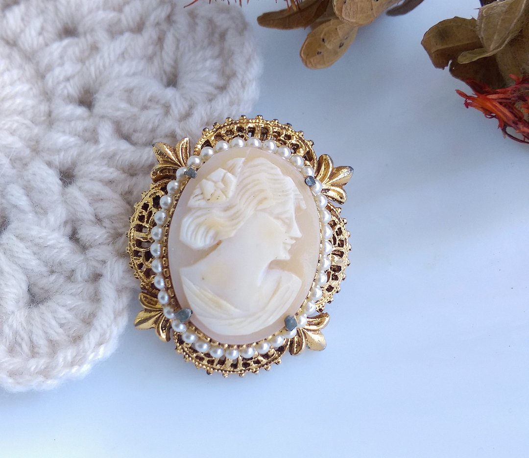 Vintage Jewelry 西洋古董饰品 FLORENZA CAMEO  鸢尾花纹 别针 - 徽章/别针 - 其他金属 金色