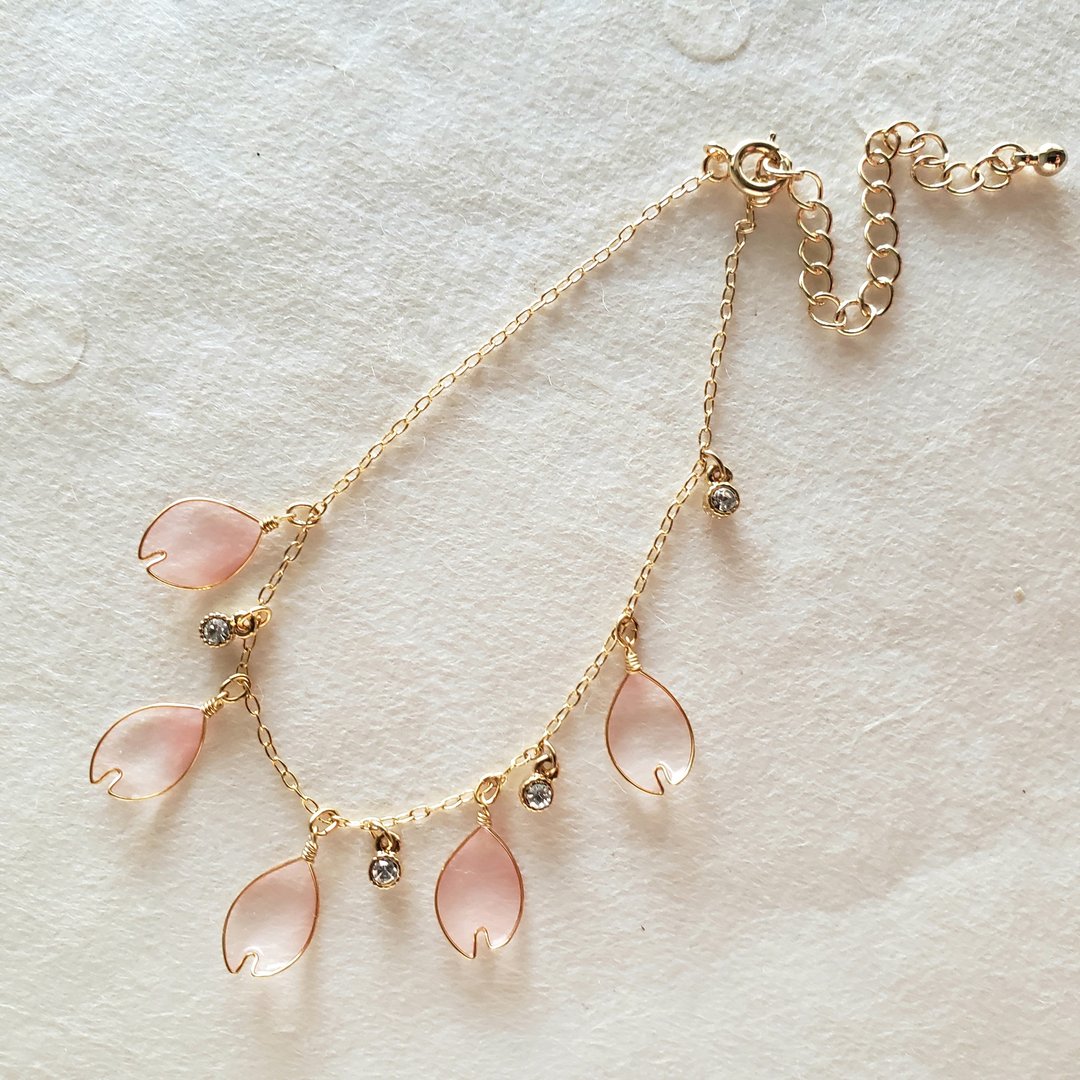 cherry blossoms petals bracelet - 手链/手环 - 树脂 粉红色