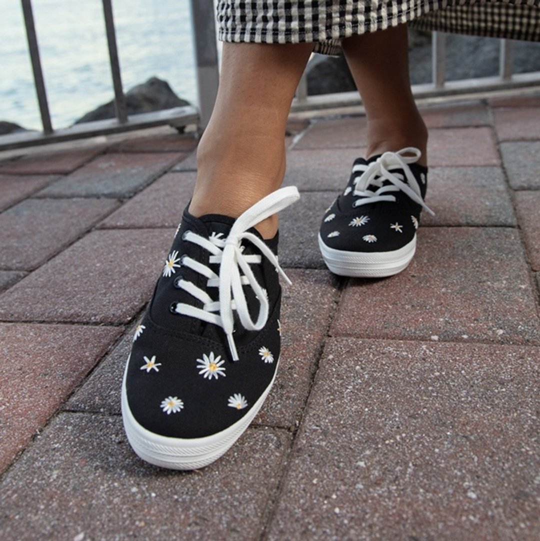 Keds CHAMPION CANVAS DAISY EMBROIDERY 经典刺绣帆布鞋 WF68577 - 女款休闲鞋 - 真皮 