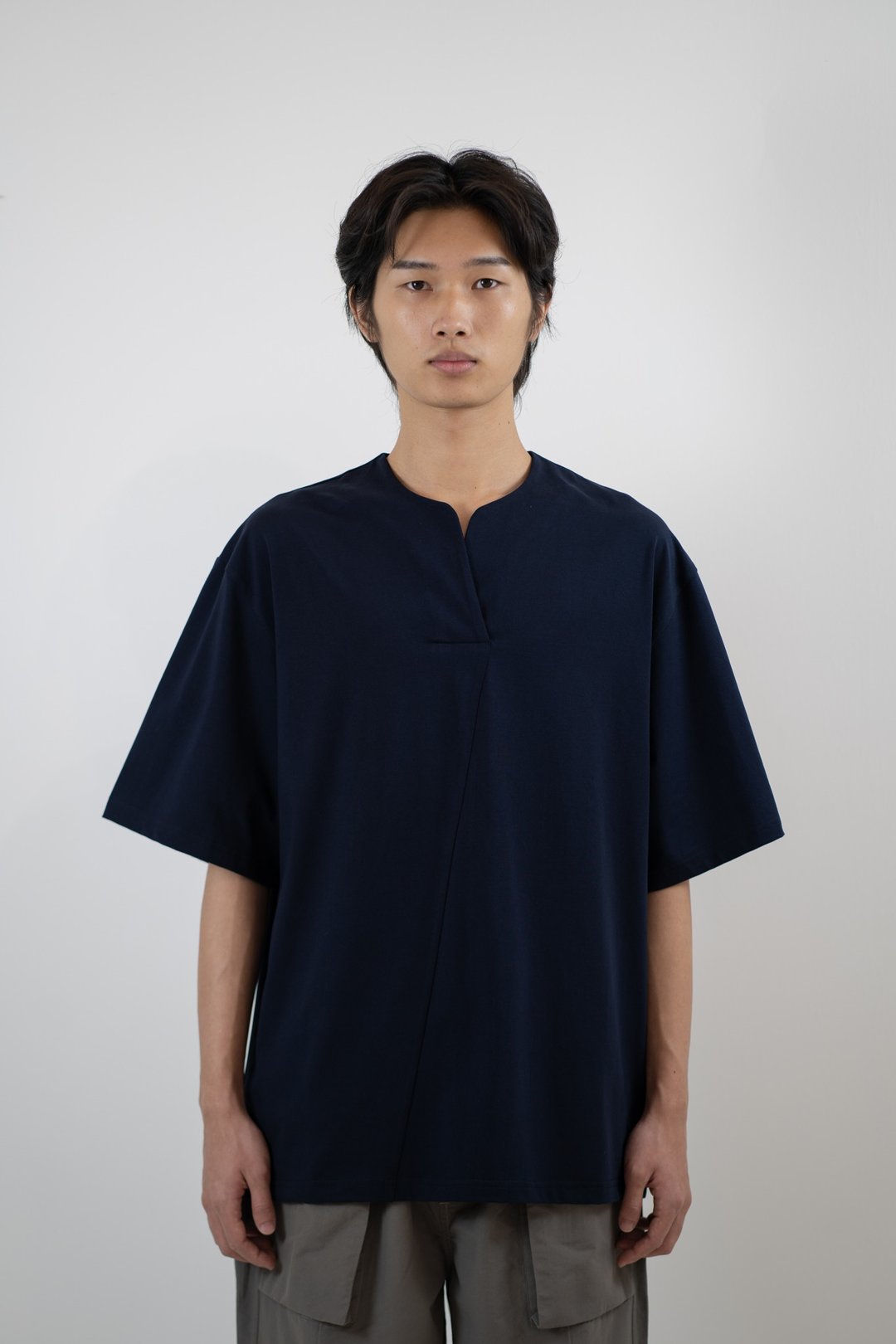 V-PLACKET TEE - MIDNIGHT BLUE - 男装上衣/T 恤 - 棉．麻 蓝色