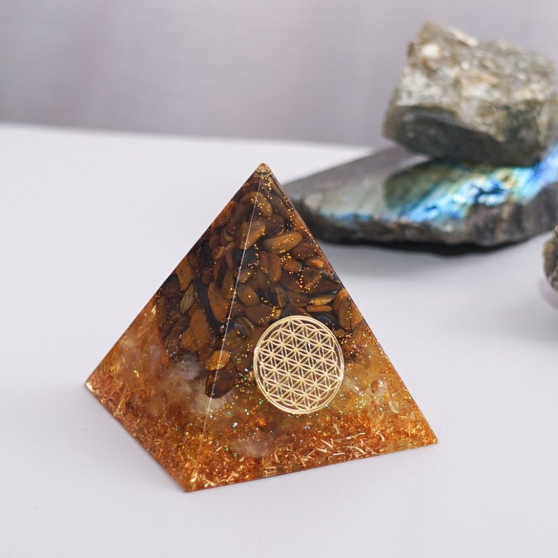 【虎眼石、金发晶】奥根水晶能量金字塔Orgonite 6x6 cm - 摆饰 - 水晶 蓝色