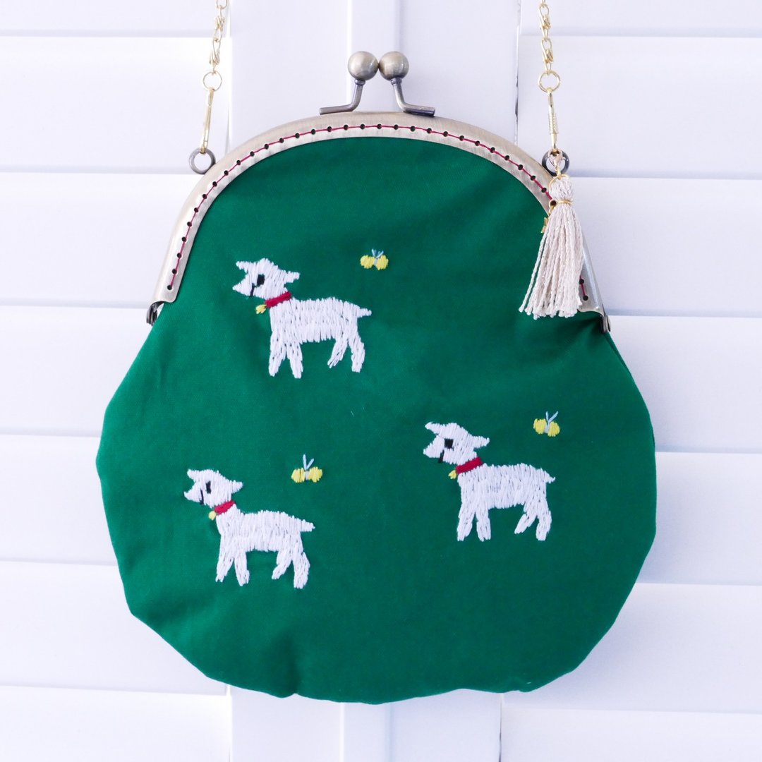 Embroidered embroidery field with a goat - 侧背包/斜挎包 - 棉 绿色