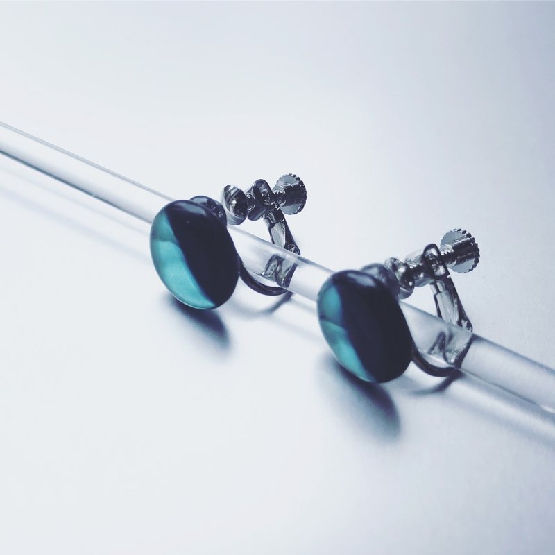 Bicolour Earring Circle / Cl - 耳环/耳夹 - 玻璃 黑色