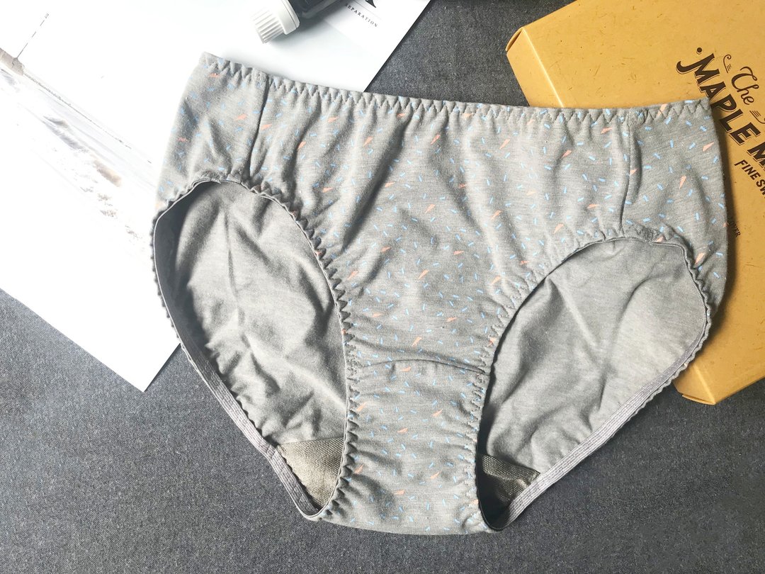 【二月新品】Pure银纤维・抗菌系列・印花中腰三角裤・台湾制 - 女士内衣裤 - 棉．麻 灰色