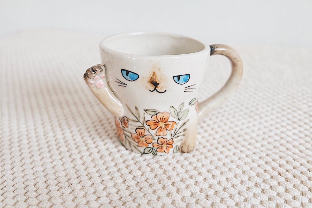 Miss cat Songkran mug - 咖啡杯/马克杯 - 陶 金色