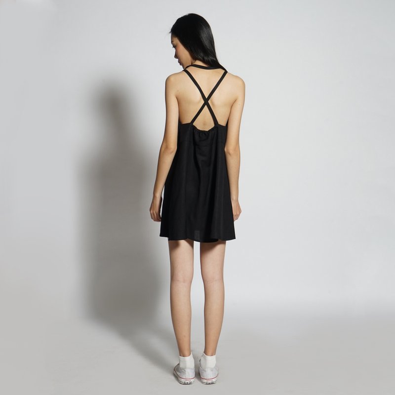 黑白切 17SS 后交叉细肩带短洋装 黑 - 洋装/连衣裙 - 棉．麻 黑色