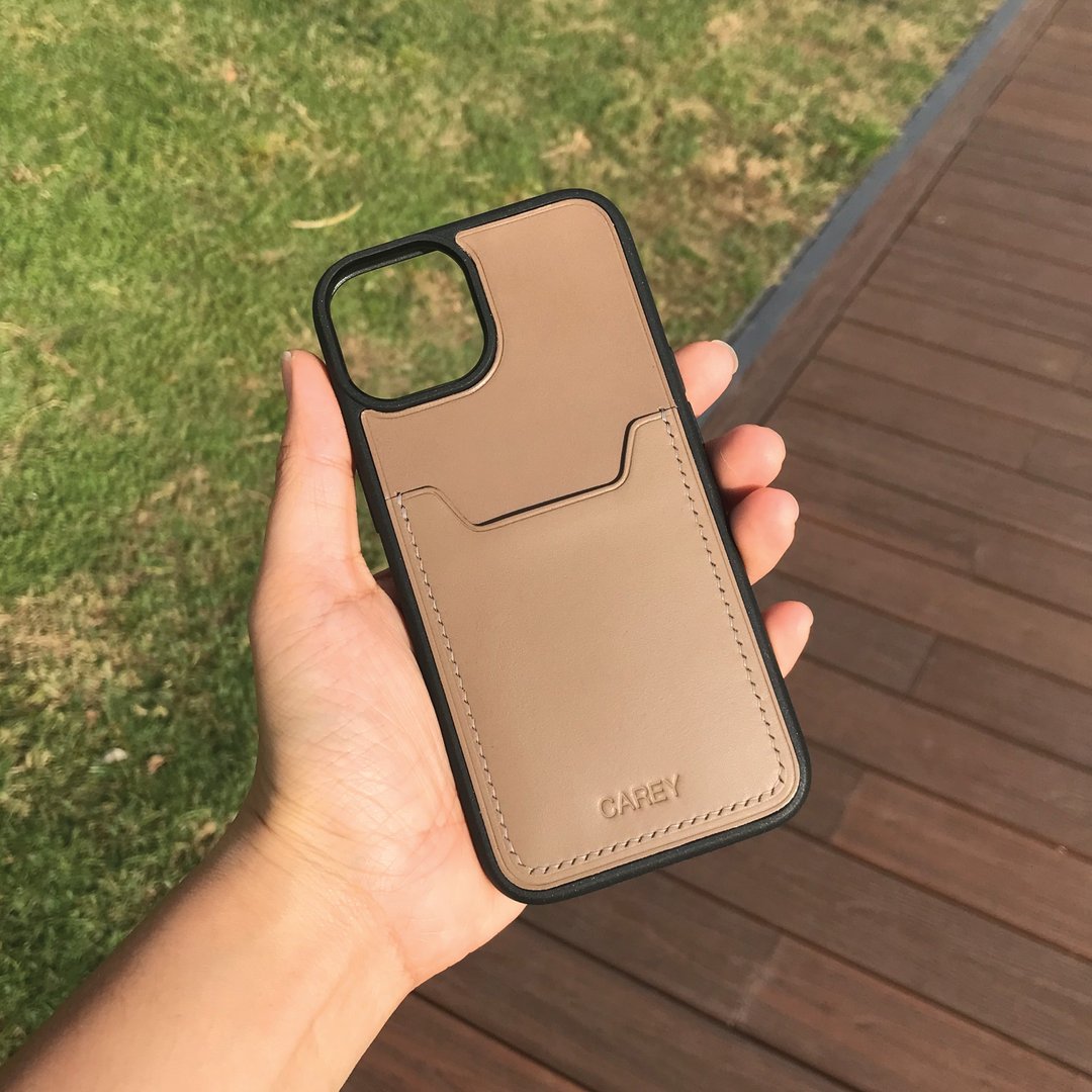 【iPhone 咭位手机壳】卡其灰色植鞣牛皮/防摔全包覆/悠游卡套 - 手机壳/手机套 - 真皮 卡其色