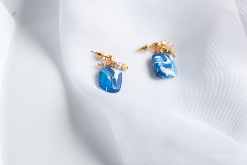 Handmade Dry Pressed Flower Resin Earrings, Real Flower Jewelry - 耳环/耳夹 - 植物．花 灰色