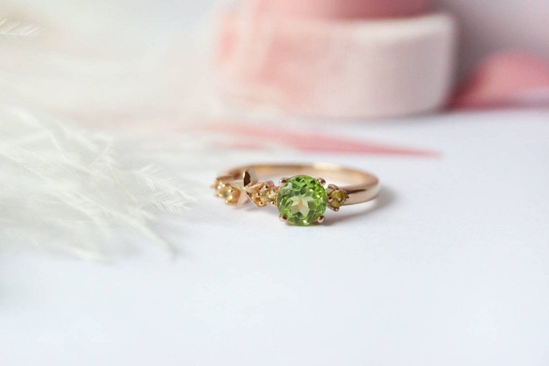 Natural Peridot Star Silver 925 Ring with Rosegold plated - 戒指 - 纯银 绿色