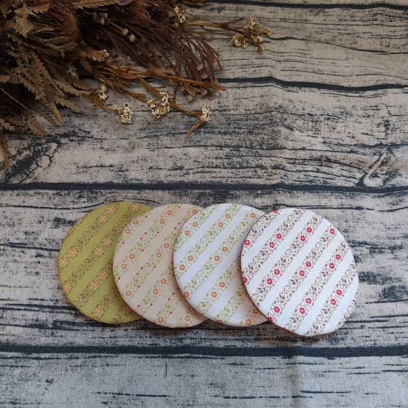 圆形铺棉杯垫 = 横条纹小花 = (四入一组) - 杯垫 - 棉．麻 