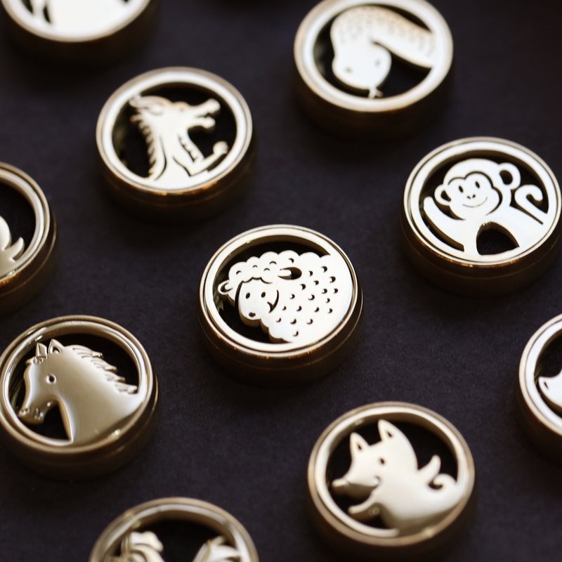 【新品】质感金属香氛口罩扣 十二生肖纪念款 共12款 - 香薰/精油/线香 - 不锈钢 金色