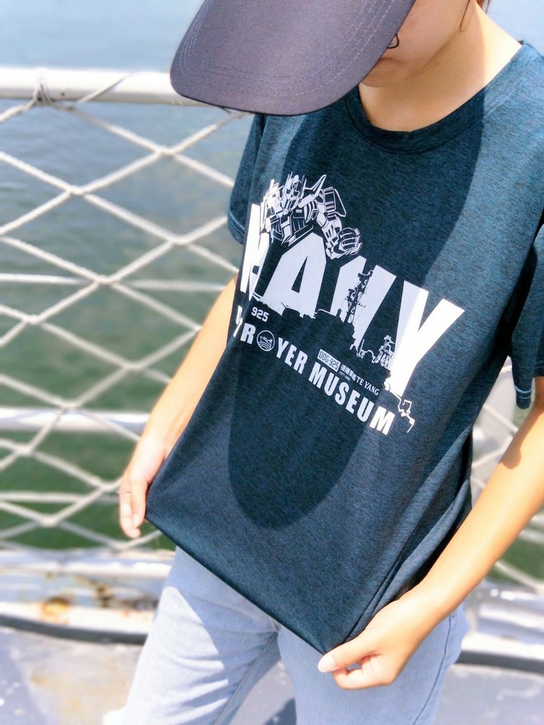 【德阳军舰X钢铁机器人特展】限量款机器人纪念衣(墨绿) - 男装上衣/T 恤 - 聚酯纤维 蓝色