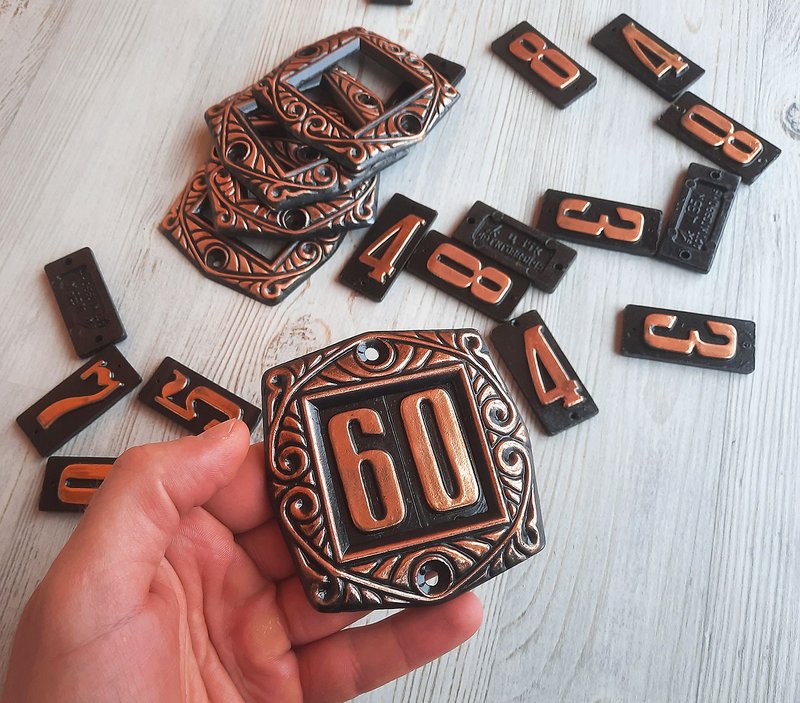 门牌号码 60 — 前门上的老式复古地址牌 - 门帘/门牌 - 其他金属 