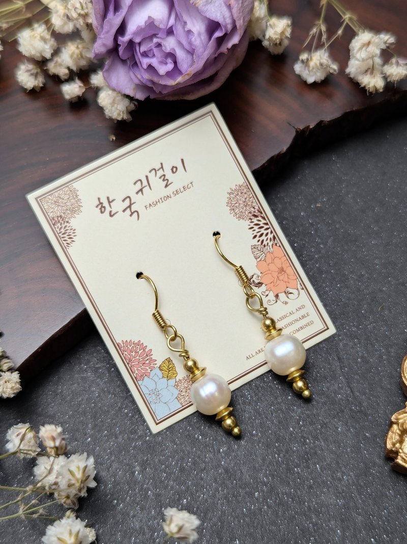 单颗珍珠黄铜耳环 - 耳环/耳夹 - 珍珠 白色