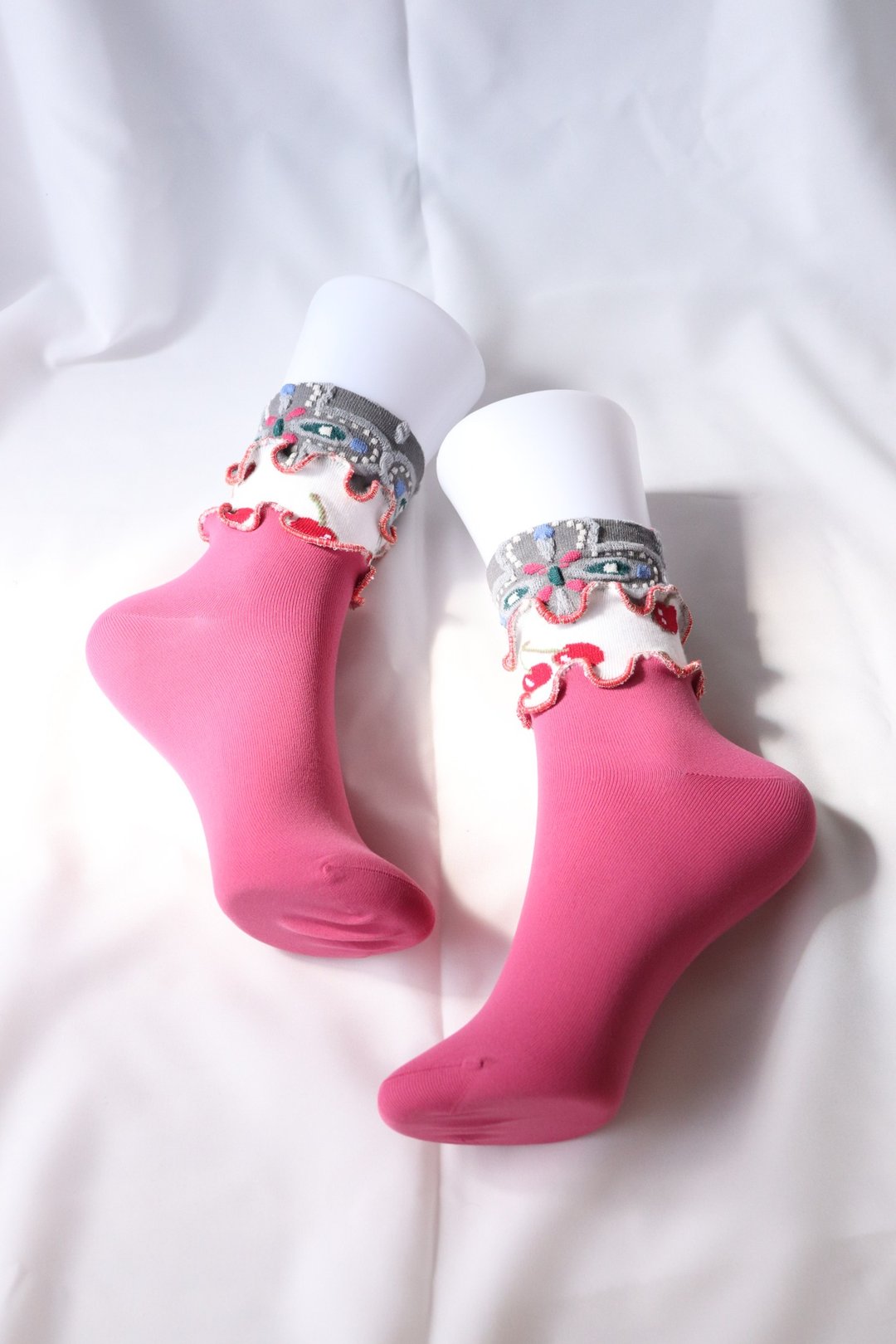 粉色×灰色 樱桃 彩色荷叶边袜子 抢眼袜子 个性袜 22.5〜25 女袜 socks - 袜子 - 其他材质 粉红色