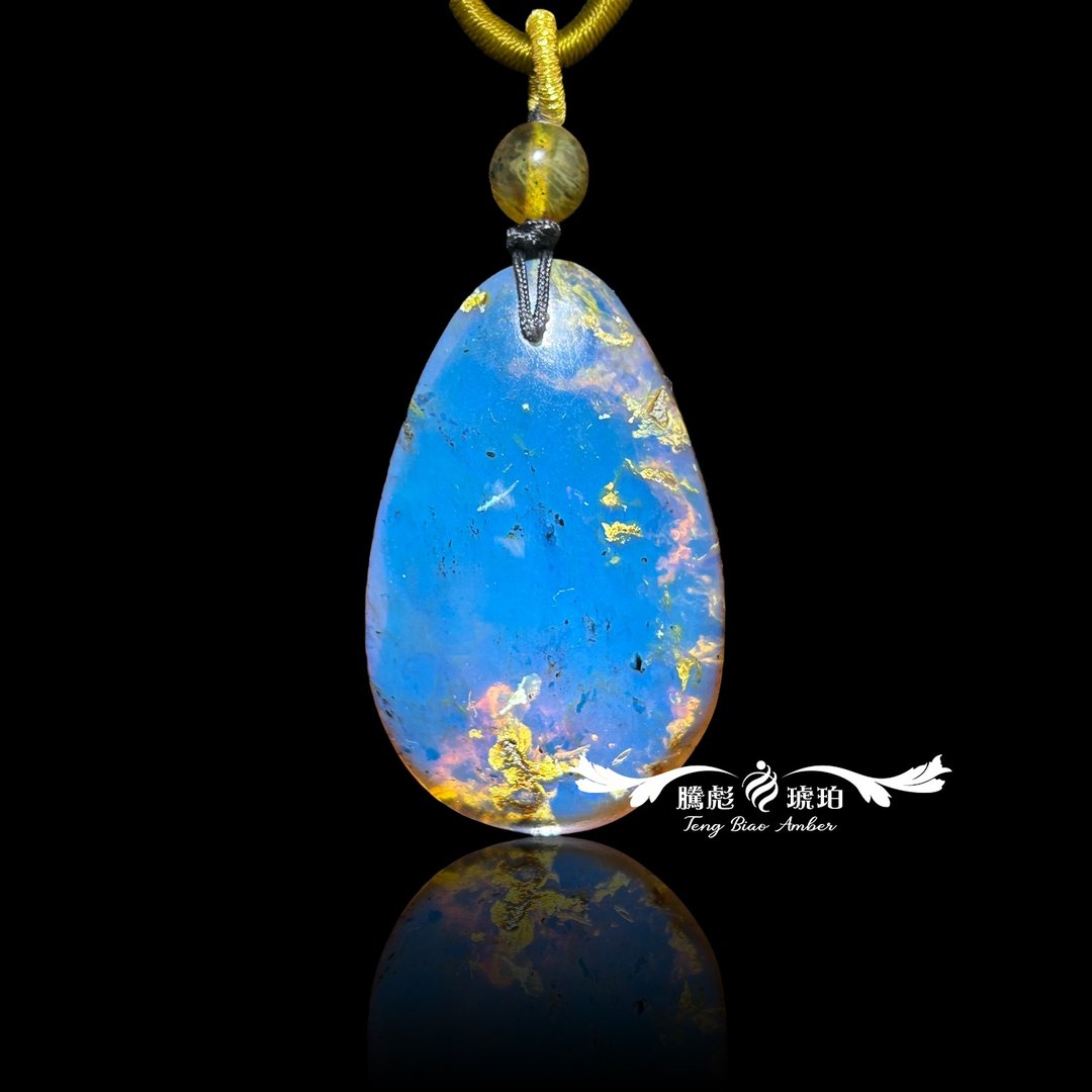 腾彪琥珀 天然琥珀蜜蜡 意象蓝珀 天空高蓝萤光 收藏级 水滴项链 - 项链 - 宝石 蓝色