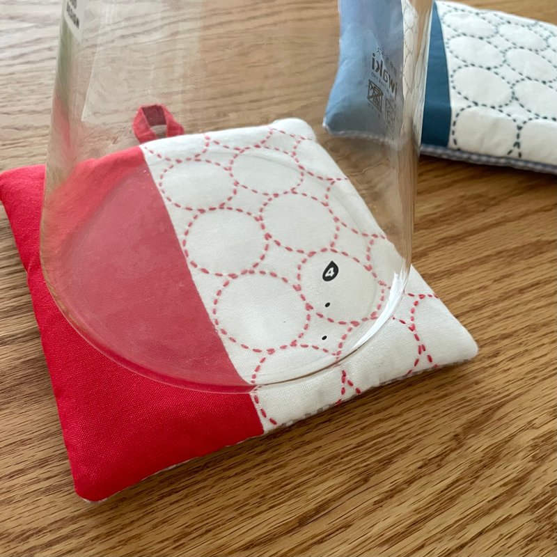 刺子圆形红色壶垫 日本手工 保温 咖啡 厨房用品 生日礼物 - 化妆包/杂物包 - 棉．麻 红色