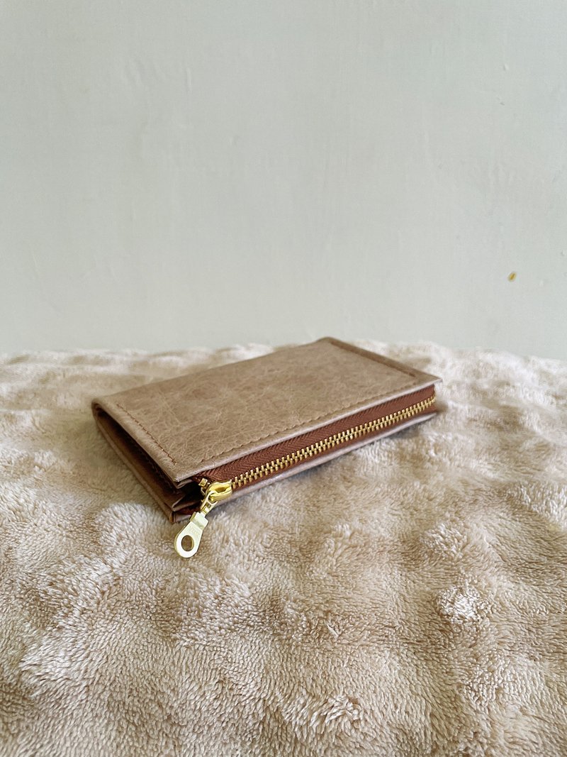 - 皮纹L型拉链短夹 /-*奶茶褐*2026新品*素食纸皮革 - 皮夹/钱包 - 纸 卡其色