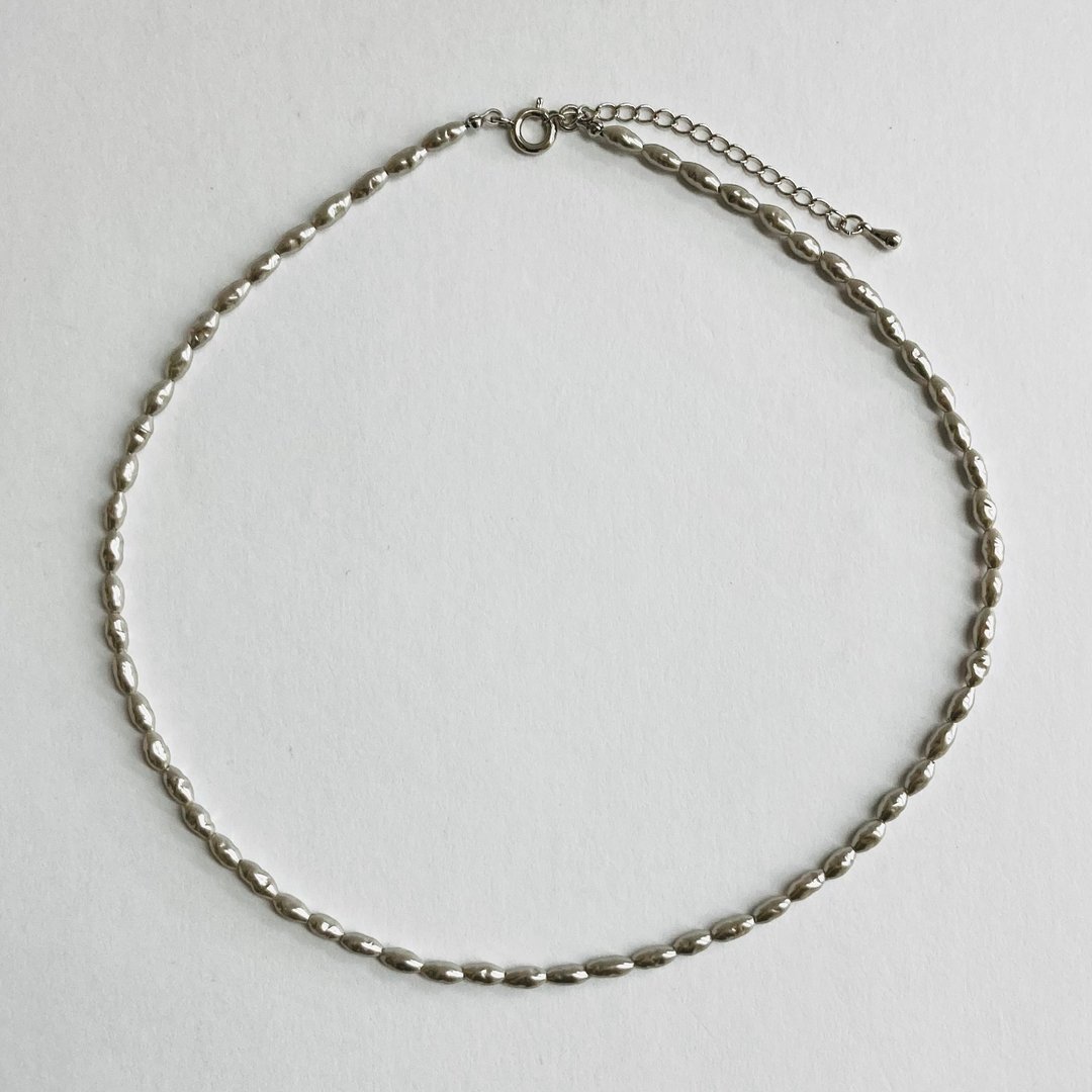 手工巴洛克玻璃珍珠短项链／约3x6mm，全长约40cm+5cm／浅法式灰／日本制造 - 项链 - 玻璃 银色