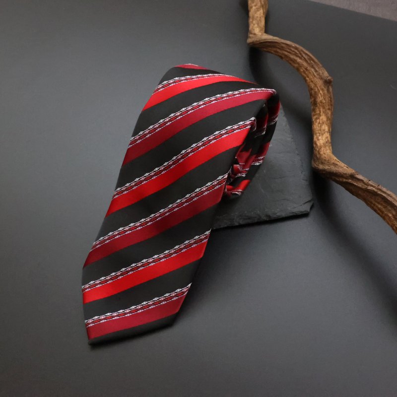 花边斜纹红黑领带-别看我很难相处懂我的人才知道我有多耀眼 - 领带/领带夹 - 其他人造纤维 红色