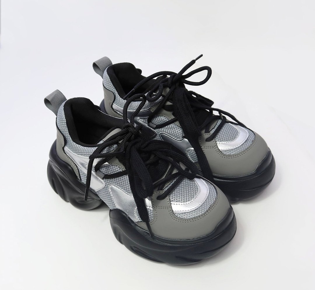 DADDY | Vroom Vroom Shoes 厚底运动鞋，增高设计，穿着舒适。 - 女款休闲鞋 - 其他材质 