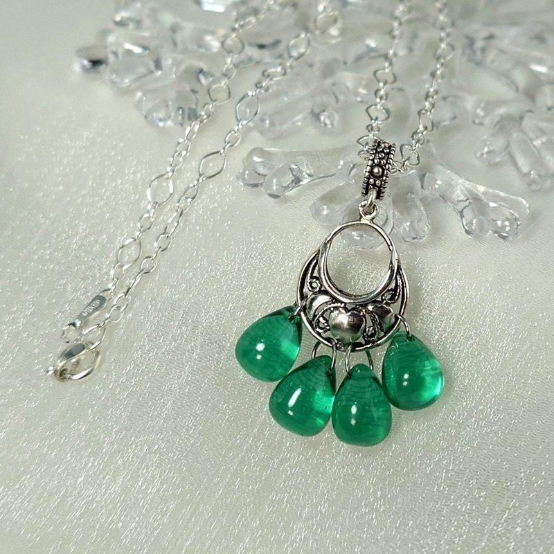 坠子 水滴状 祖母绿色 石英石 925银 项链 银饰 手工 饰品 首饰 - 项链 - 半宝石 绿色