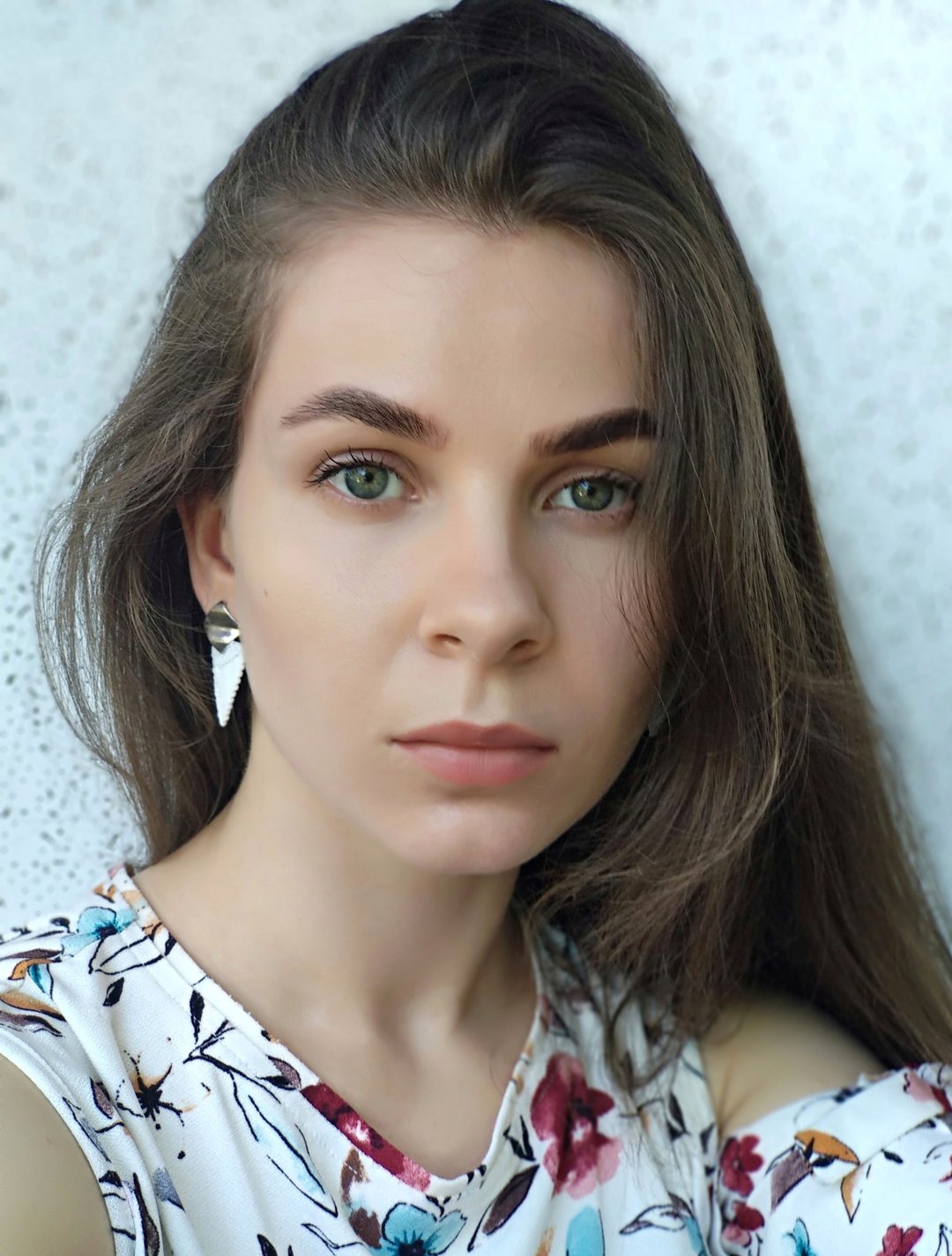 White Triangle Earrings | Beaded Earrings | Handmade White Earrings - 耳环/耳夹 - 玻璃 白色