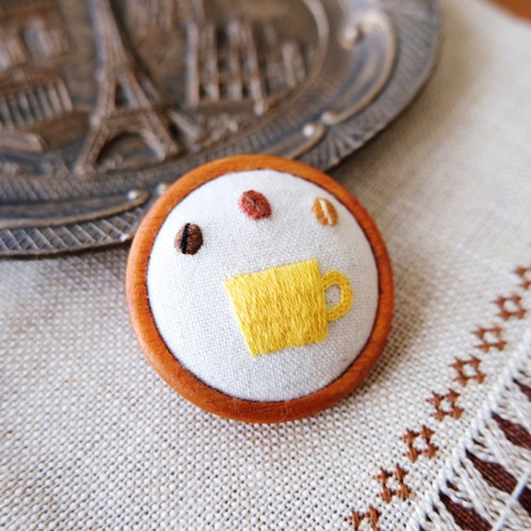 cafe brooch, small mug, yellow - 胸针 - 棉．麻 黄色