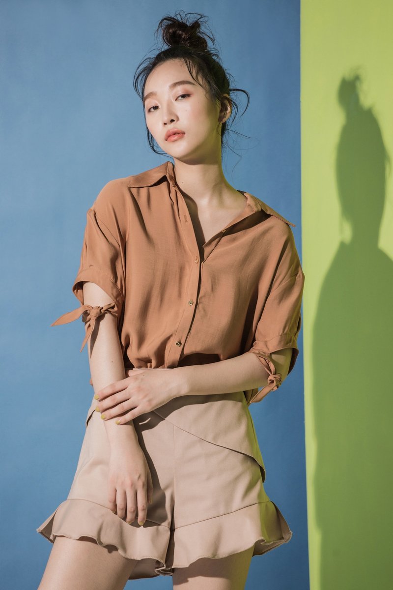 凉感纱结饰衬衫 - 女装衬衫 - 其他人造纤维 咖啡色
