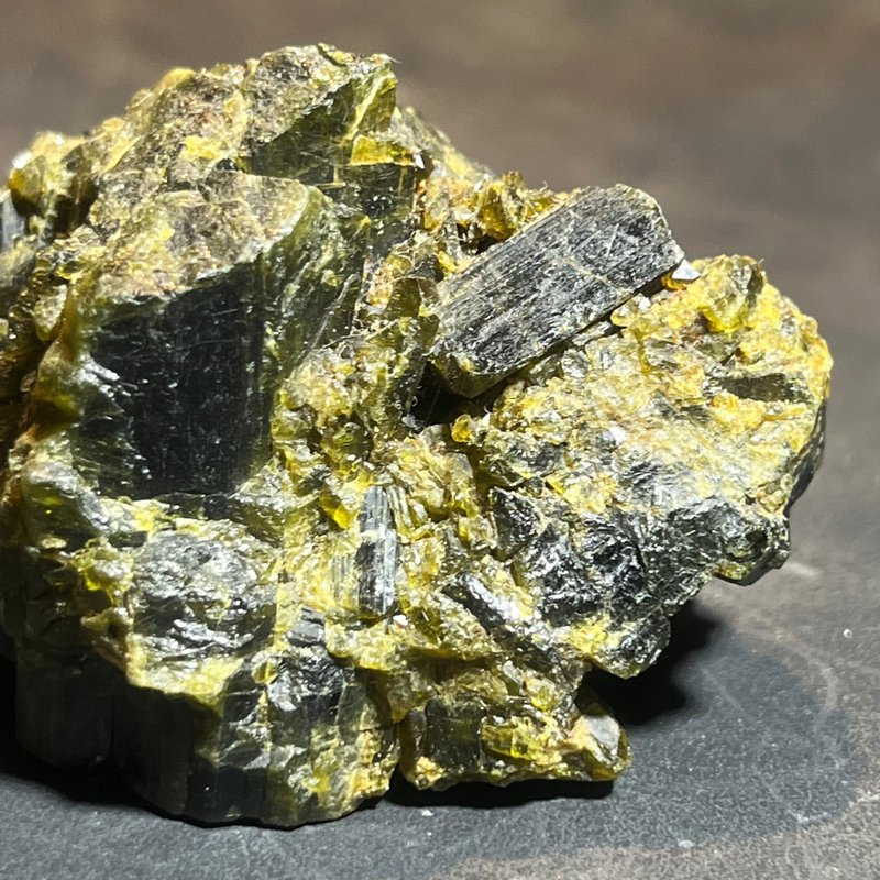 财富之光。绿碧玺 碧玺 电器石 消磁晶簇 晶簇摆件 - 摆饰 - 水晶 绿色
