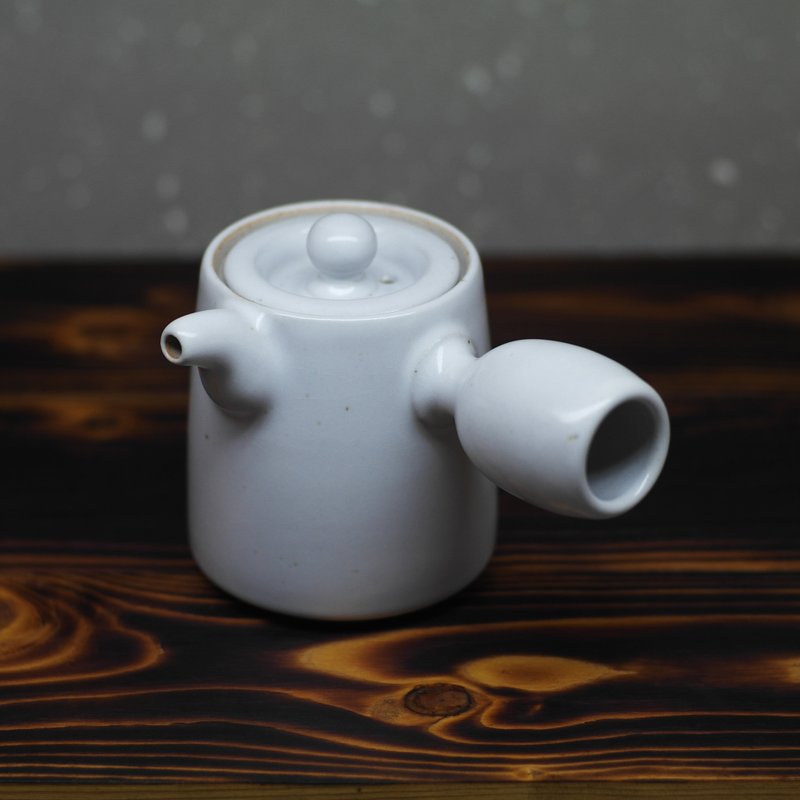 润白釉弯嘴桶身侧把茶壶【二】 手作陶艺 茶道具 - 茶具/茶杯 - 陶 白色