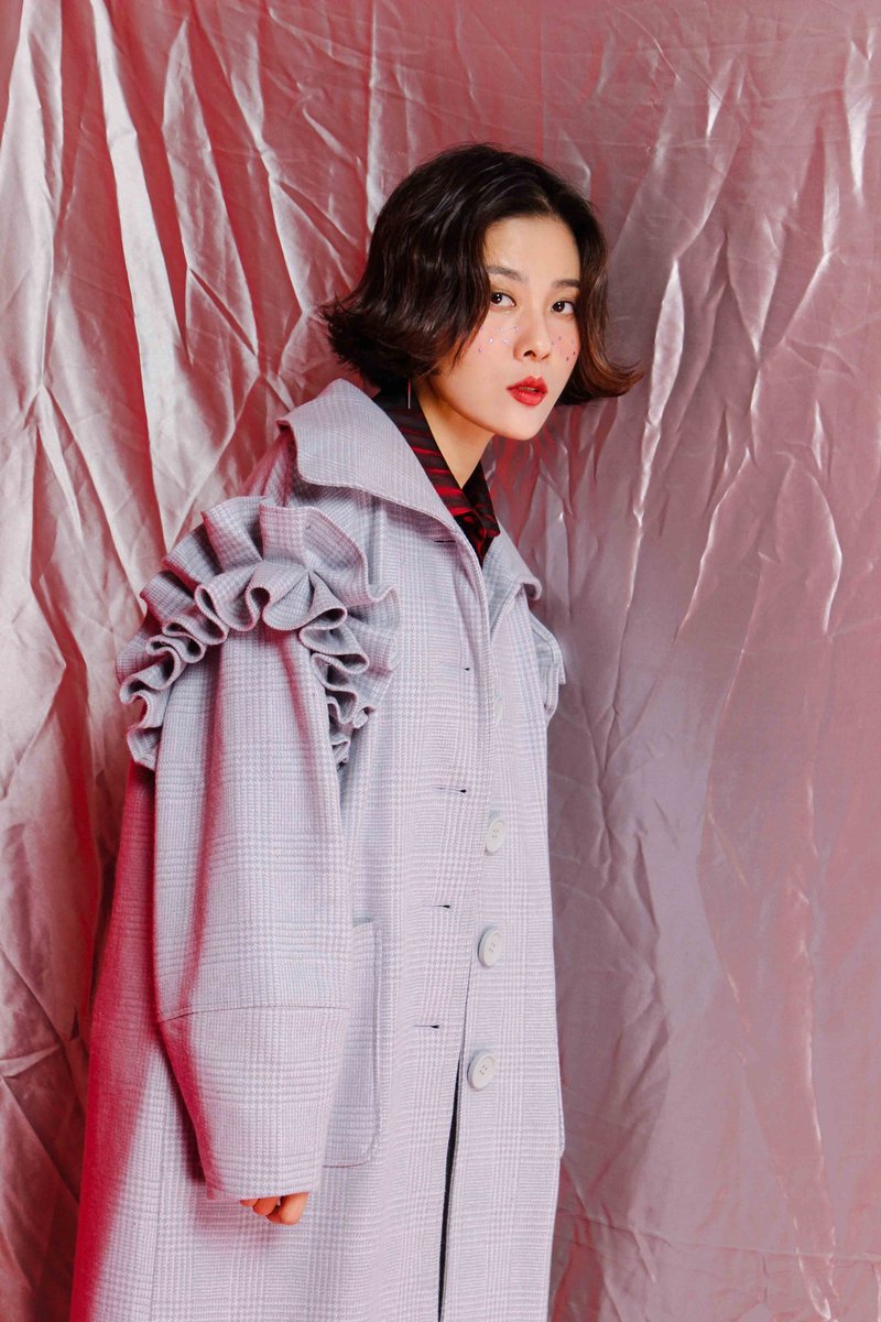 UF9193 16AW原创 粉灰色麦呢格纹大翻领长款宽松复古休闲大衣 - 女装休闲/机能外套 - 羊毛 银色