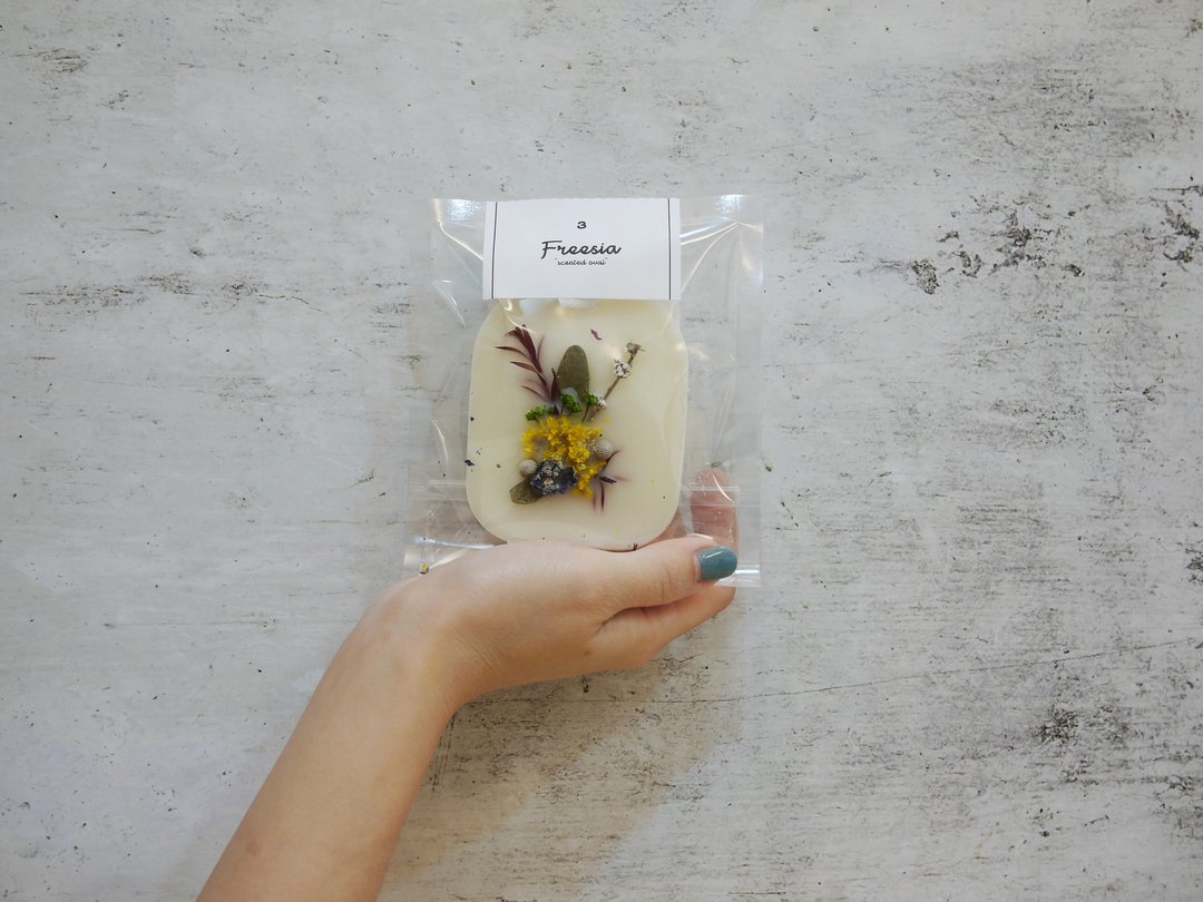 no'3 - FREESIA / 香氛蜡吊饰 - 香薰/精油/线香 - 蜡 白色