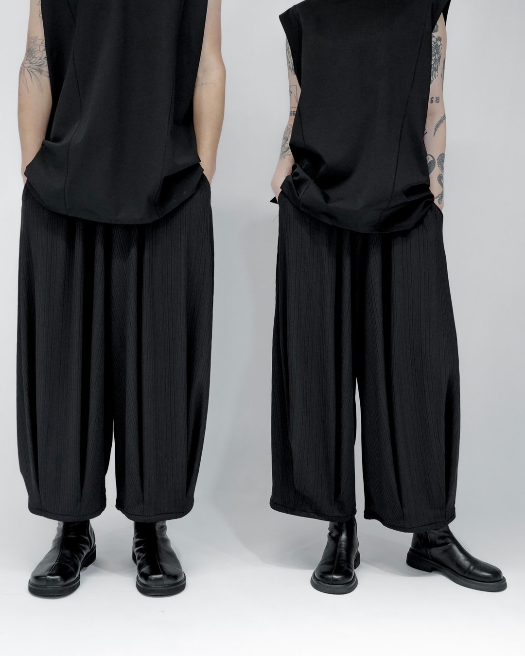 MUKK DESIGN 细坑条花苞裤 - 中性裤装 - 聚酯纤维 黑色