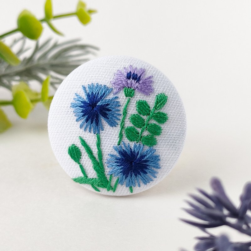矢车菊刺绣胸针 - 胸针 - 棉．麻 蓝色